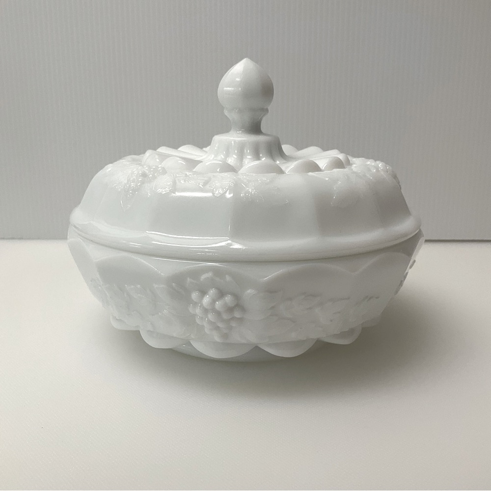 vtg WESTMORELAND Grapes Milk Glass Lidded Trinket Box Candy or Chocolates White